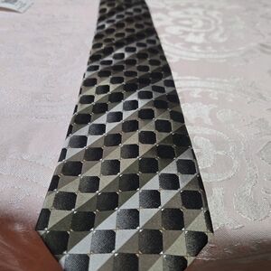Geoffrey Beene Black and Silver Geometric Tie